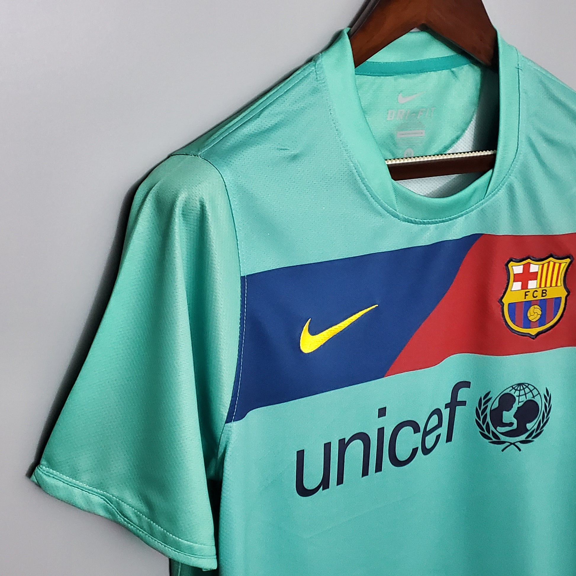 FC Barcelona 2010/2011 Away Jersey Size Extra Large