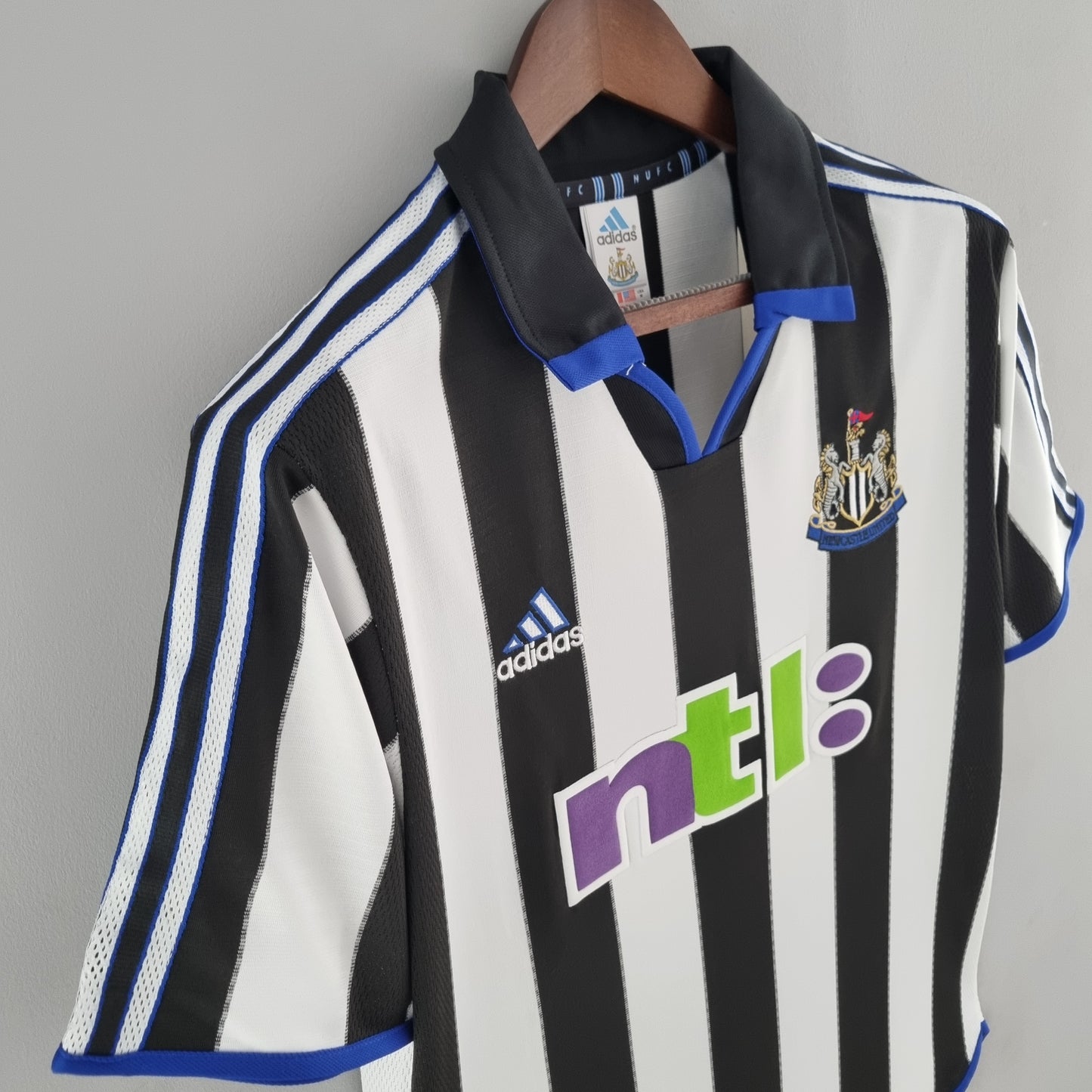 Newcastle 2000/01 Home Jersey